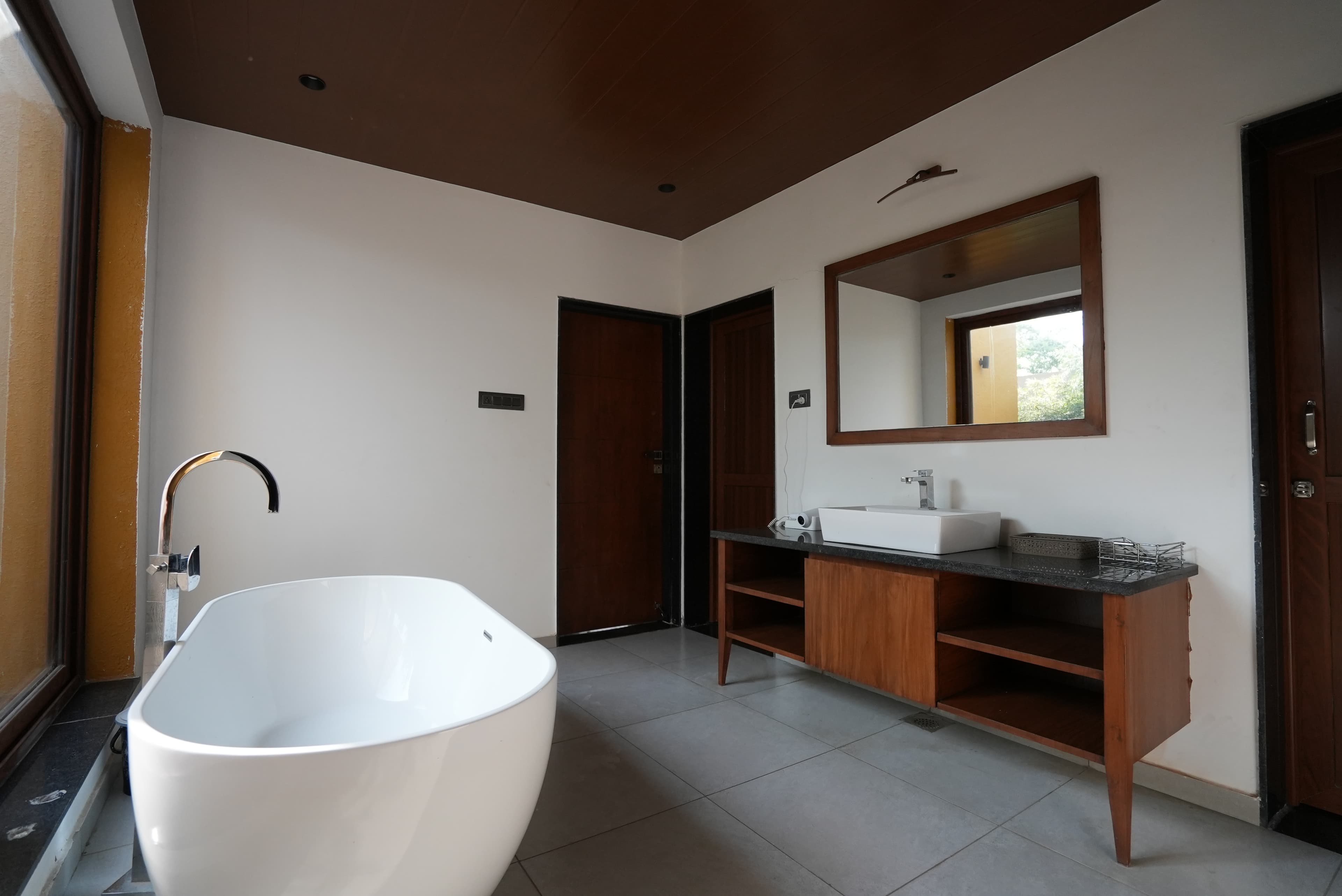 Tropical Bloom Suite